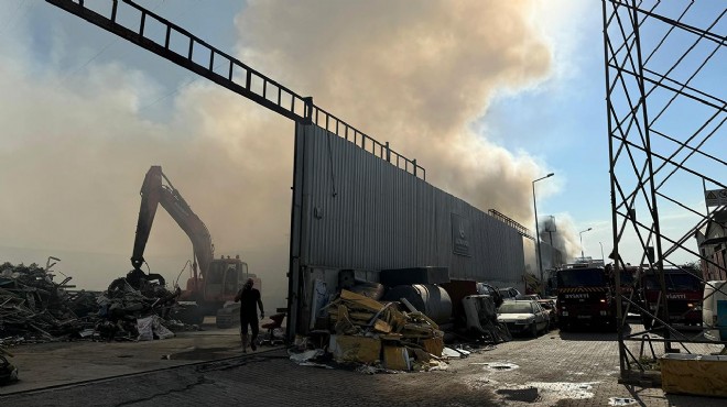 Aydın'da fabrika deposundaki yangın kontrol altında