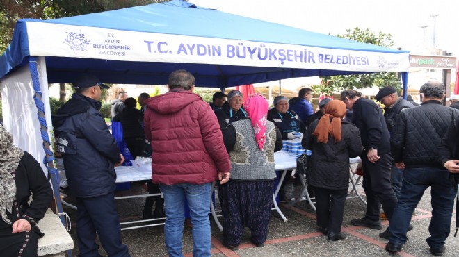 Aydın'da kandil için vatandaşlara helva hayrı yapıldı