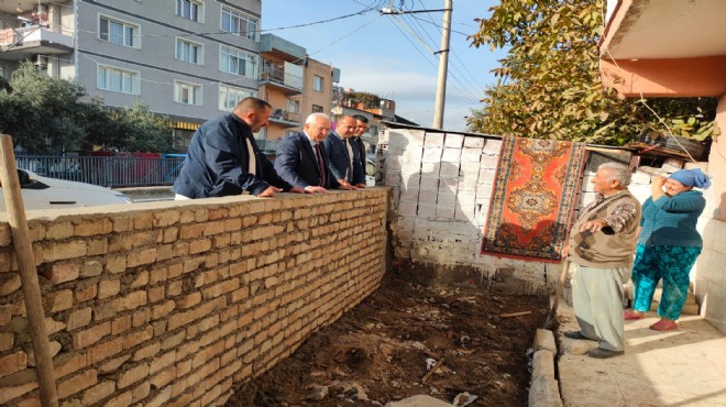 Başkan Selvitopu çalışmaları denetledi... Karabağlar'da yaralar sarılıyor!