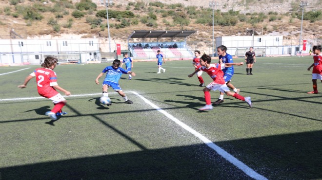 Bayraklı'da U-12 Cup Futbol Turnuvası heyecanı