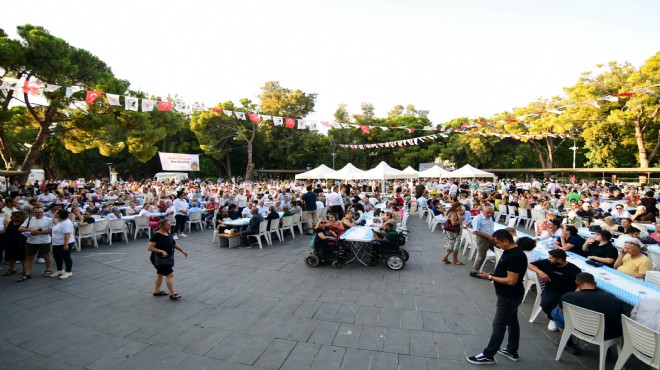 Bornova'da 2 bin 500 kişilik aşure sofrası