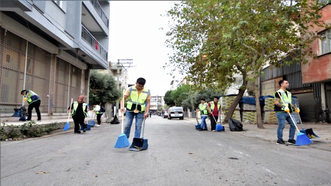 Bornova sokaklarını temizlemek için yeni ekip... Süpürgeciler!