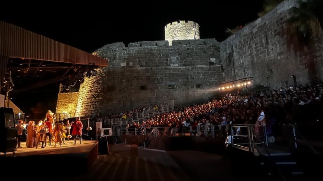 Büyükşehir'in oyunu Bodrum'da ayakta alkışlandı