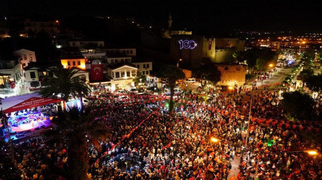 Çeşme, Cumhuriyet'in 100. yaşını coşkuyla kutladı