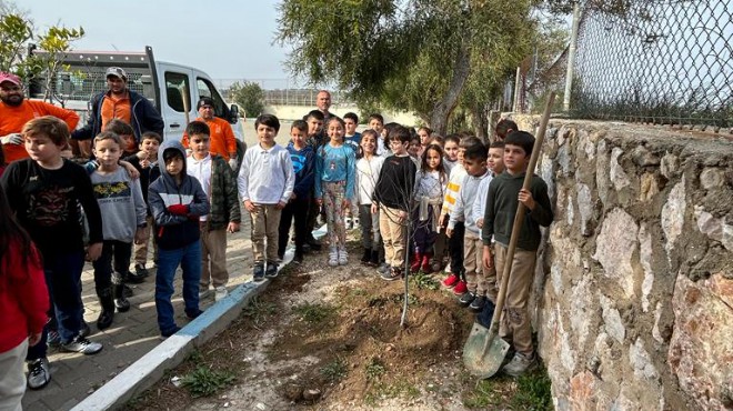 Çeşme’de okul bahçeleri meyve bahçesine dönüşüyor