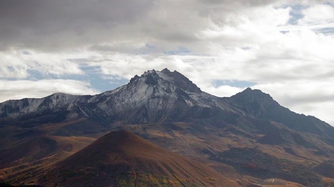 Erciyes Dağı'nda mahsur kalan dağcı için çalışma başlatıldı