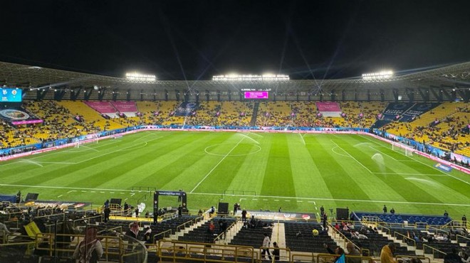 Futbolseverler stadı terk etmeye başladı