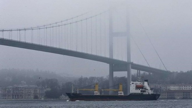 İstanbul Boğaz'ında gemi trafiği askıya alındı