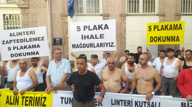 İzmir'in göbeğinde yarı çıplak eylem!