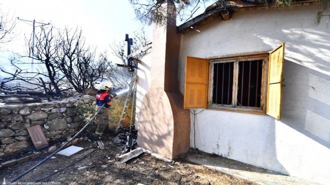 İzmir İtfaiyesi'nden Bornova'daki yangına müdahale