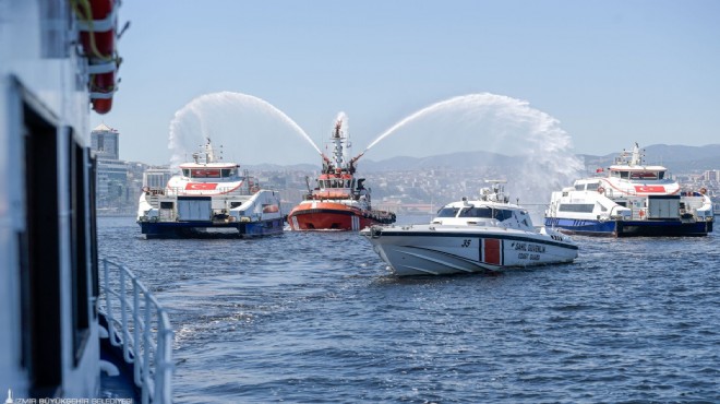 İzmir Körfezi'nde Kabotaj Bayramı coşkusu