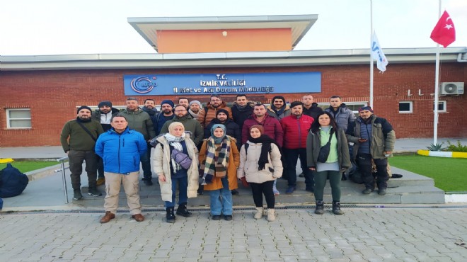 Kınık'taki gönüllü öğretmenlerden depremzedelere yardım