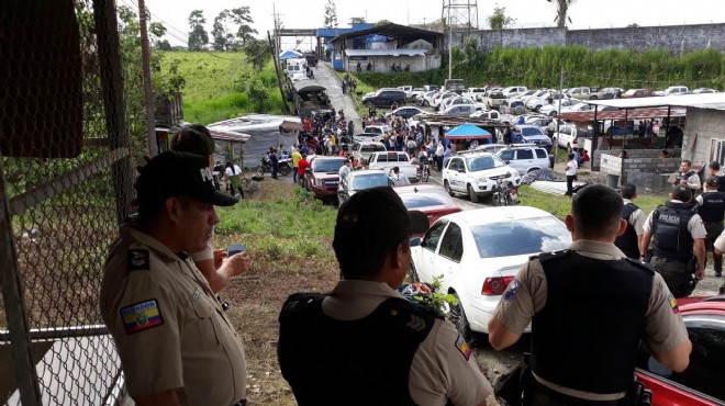 Mahkumlar 57 gardiyan ve 7 polisi rehin aldı