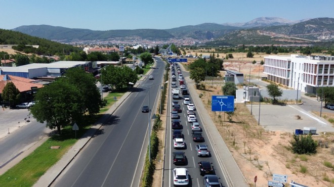 Muğla'da 10 kilometrelik araç kuyruğu