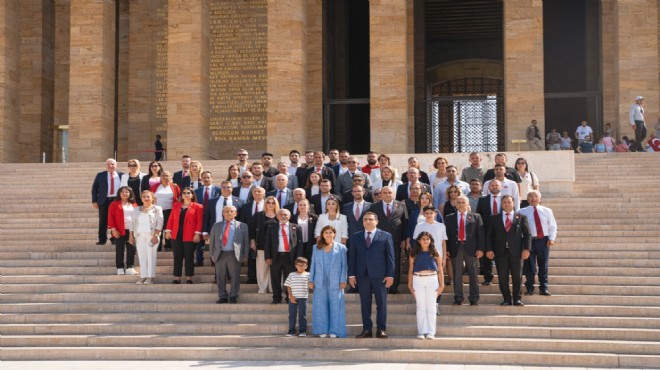 Onur Yiğit ve CHP Balçova Örgütü'nden Anıtkabir ziyareti