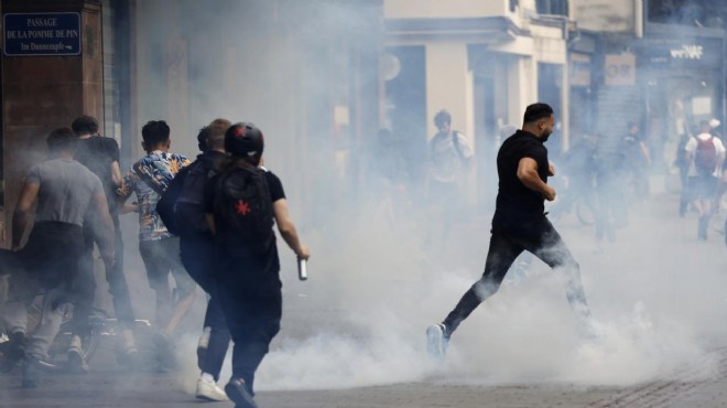 Paris'te başlayan olaylar Strazburg'a da sıçradı