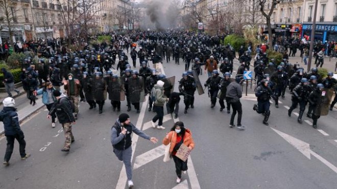 Polisle çatıştılar... Fransa'da sular durulmuyor!