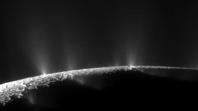 Satürn'ün uydusu Enceladus'ta bulundu: Yaşamın yapı taşı