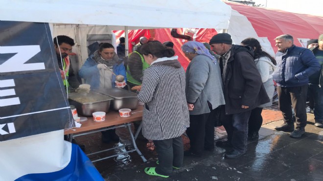 Selçuk'tan afet bölgesine yardım eli... Yemek ve sosyal market çadırı kuruldu!