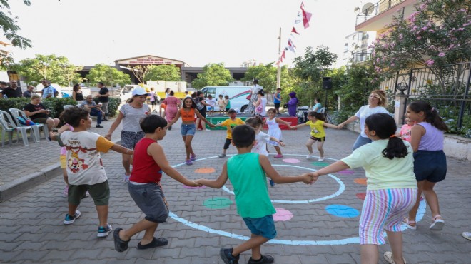 ‘Sokak Senin’ coşkusu Karşıyaka’yı sardı