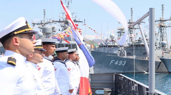 TCG Kuşadası ve TCG Kumkale, Katar'da görev yapacak