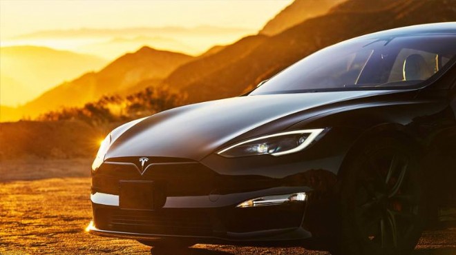 Tesla, otopilot davasını kazandı