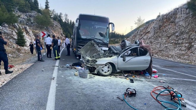 Yolcu otobüsü otomobille çarpıştı: 1 ölü, 5 yaralı