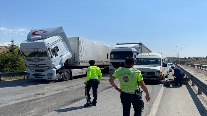 Zincirleme trafik kazası: 6 kişi yaralandı